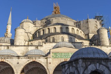 İSTANBUL, TURKEY - 27 Temmuz 2019: İstanbul, Türkiye 'deki Sultan Ahmed Camii Mavi Cami olarak bilinir