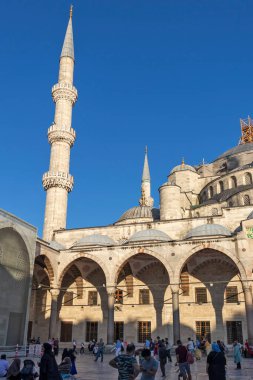 İSTANBUL, TURKEY - 27 Temmuz 2019: İstanbul, Türkiye 'deki Sultan Ahmed Camii Mavi Cami olarak bilinir