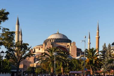 İSTANBUL, TURKEY - 27 Temmuz 2019: İstanbul, Türkiye 'deki Ayasofya Müzesi' nin günbatımı