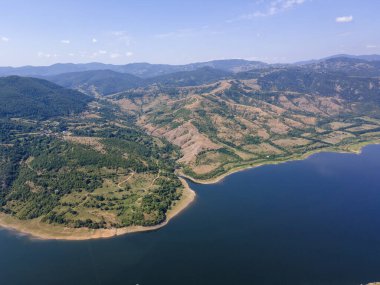 Bulgaristan 'ın Arda Nehri kıvrımlı ve Kardzhali Barajı' nın şaşırtıcı hava manzarası