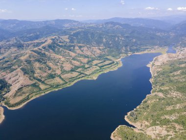 Bulgaristan 'ın Arda Nehri kıvrımlı ve Kardzhali Barajı' nın şaşırtıcı hava manzarası