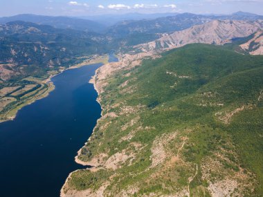 Bulgaristan 'ın Arda Nehri kıvrımlı ve Kardzhali Barajı' nın şaşırtıcı hava manzarası