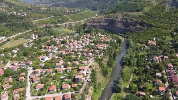 Flygfoto Över Byn Tserovo Och Iskar River Balkanbergen Bulgarien — Stockvideo
