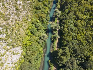 Bulgaristan 'ın Altın Panega Nehri boyunca Iskar Panega Geopark' ın hava manzarası