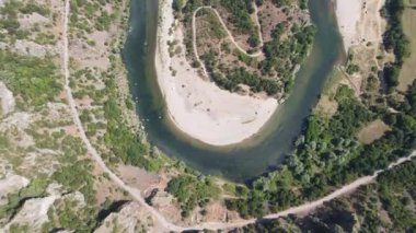 Bulgaristan 'ın Arda Nehri kıvrımlı ve Fildişi Reservoir kentinin hava manzarası