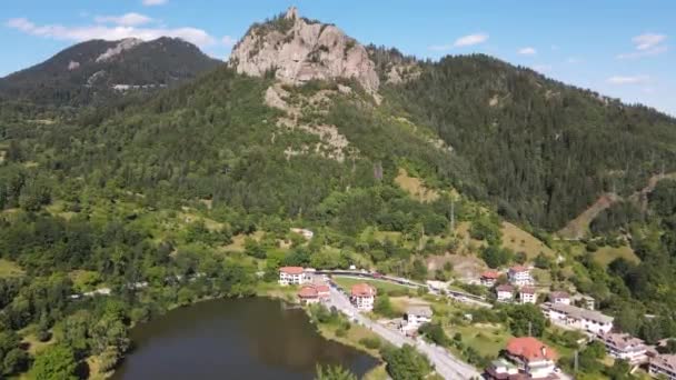 Uitzicht Vanuit Lucht Nevestata Smolyan Lake Red Rock Rhodope Mountains — Stockvideo