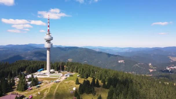 Flygfoto Över Rhodope Bergen Snezhanka Torn Och Resort Pamporovo Smolyan — Stockvideo