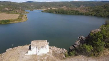 Aziz Vaftizci Yahya Kilisesi ve Pchelina Barajı, Pernik Bölgesi, Bulgaristan