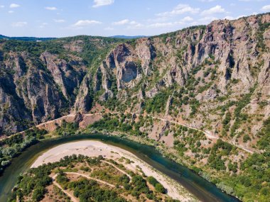 Bulgaristan 'ın Arda Nehri kıvrımlı ve Fildişi Reservoir kentinin hava manzarası