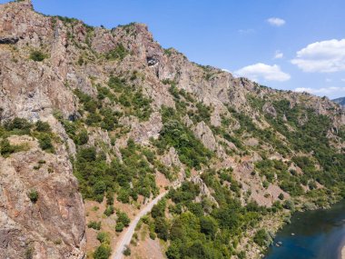 Bulgaristan 'ın Arda Nehri kıvrımlı ve Fildişi Reservoir kentinin hava manzarası