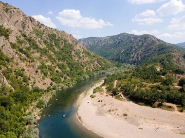 Bulgaristan 'ın Arda Nehri kıvrımlı ve Fildişi Reservoir kentinin hava manzarası