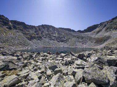 Bulgaristan 'ın Musala zirvesi etrafındaki Rila Dağı' nın yaz manzarası