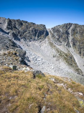 Bulgaristan 'ın Musala zirvesi etrafındaki Rila Dağı' nın yaz manzarası