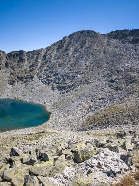 Bulgaristan 'ın Musala zirvesi etrafındaki Rila Dağı' nın yaz manzarası