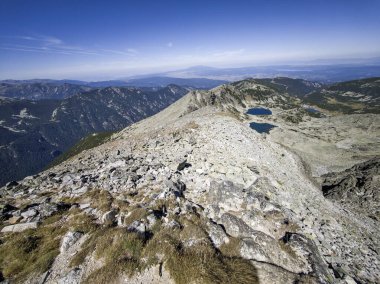 Bulgaristan 'ın Musala zirvesi etrafındaki Rila Dağı' nın yaz manzarası