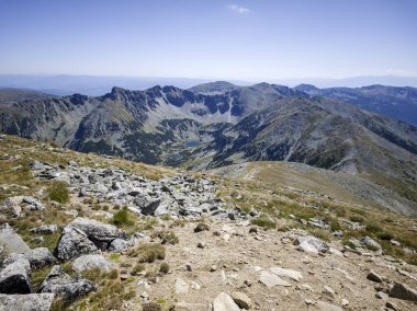Bulgaristan 'ın Musala zirvesi etrafındaki Rila Dağı' nın yaz manzarası