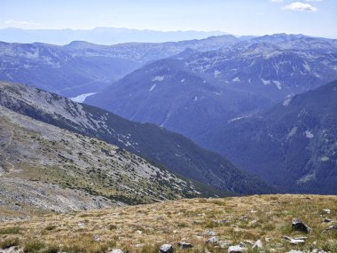 Bulgaristan 'ın Musala zirvesi etrafındaki Rila Dağı' nın yaz manzarası