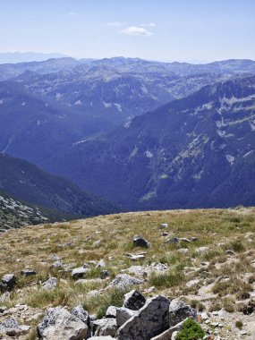 Bulgaristan 'ın Musala zirvesi etrafındaki Rila Dağı' nın yaz manzarası