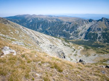 Bulgaristan 'ın Musala zirvesi etrafındaki Rila Dağı' nın yaz manzarası