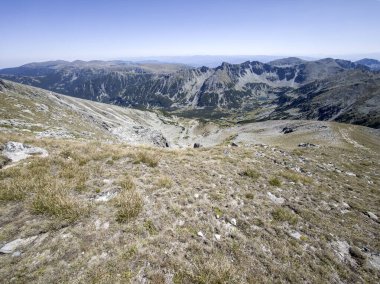Bulgaristan 'ın Musala zirvesi etrafındaki Rila Dağı' nın yaz manzarası
