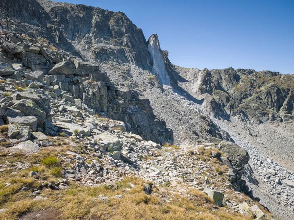 Bulgaristan 'ın Musala zirvesi etrafındaki Rila Dağı' nın yaz manzarası