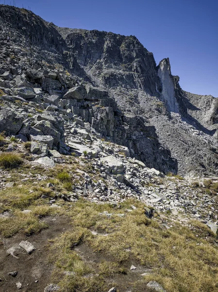 Bulgaristan 'ın Musala zirvesi etrafındaki Rila Dağı' nın yaz manzarası