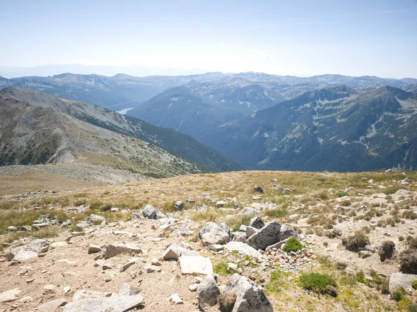 Bulgaristan 'ın Musala zirvesi etrafındaki Rila Dağı' nın yaz manzarası