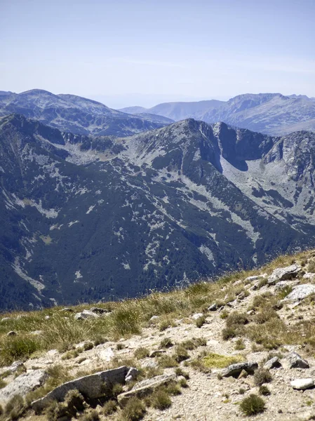 Bulgaristan 'ın Musala zirvesi etrafındaki Rila Dağı' nın yaz manzarası