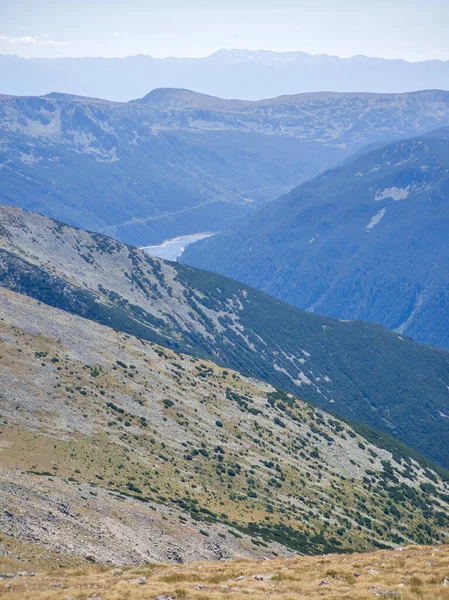 Bulgaristan 'ın Musala zirvesi etrafındaki Rila Dağı' nın yaz manzarası