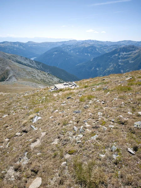 Bulgaristan 'ın Musala zirvesi etrafındaki Rila Dağı' nın yaz manzarası