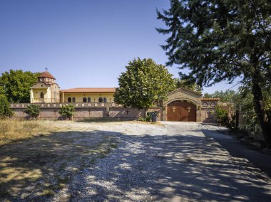 Orta Makedonya ve Yunanistan 'ın Katerini kenti yakınlarındaki Suriyeli Hosios Efrem Manastırı Panoraması