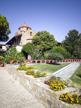 Orta Makedonya ve Yunanistan 'ın Katerini kenti yakınlarındaki Suriyeli Hosios Efrem Manastırı Panoraması