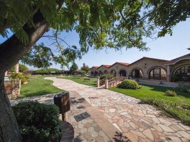 Orta Makedonya ve Yunanistan 'ın Katerini kenti yakınlarındaki Suriyeli Hosios Efrem Manastırı Panoraması