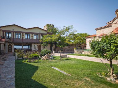 Orta Makedonya ve Yunanistan 'ın Katerini kenti yakınlarındaki Suriyeli Hosios Efrem Manastırı Panoraması