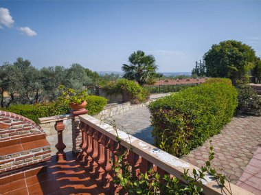 Orta Makedonya ve Yunanistan 'ın Katerini kenti yakınlarındaki Suriyeli Hosios Efrem Manastırı Panoraması
