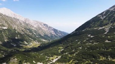Bulgaristan 'ın Banderitsa bölgesindeki Pirin Dağı' nın şaşırtıcı hava manzarası