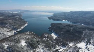 Bulgaristan 'ın Sofya kenti yakınlarındaki Iskar Barajı' nın hava manzarası