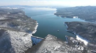 Bulgaristan 'ın Sofya kenti yakınlarındaki Iskar Barajı' nın hava manzarası