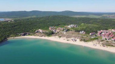 Bulgaristan 'ın Burgaz Bölgesi Smokinya Sahili yakınlarındaki Karadeniz kıyılarının hava manzarası 