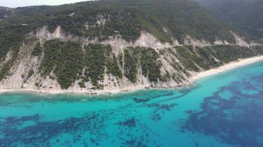 Lefkada 'nın Pefkoulia plajı yakınlarındaki inanılmaz hava manzarası, İyon Adaları, Yunanistan