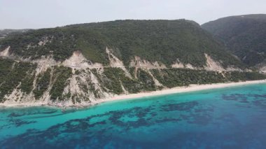 Lefkada 'nın Pefkoulia plajı yakınlarındaki inanılmaz hava manzarası, İyon Adaları, Yunanistan