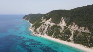 Lefkada 'nın Pefkoulia plajı yakınlarındaki inanılmaz hava manzarası, İyon Adaları, Yunanistan