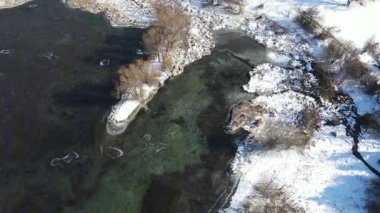 Bulgaristan 'ın başkenti Sofya' daki Pancharevo Gölü 'nün kış manzarası