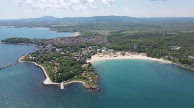 Bulgaristan 'ın Burgaz Bölgesi' ndeki Atliman Sahili ve Kiten yakınlarındaki Karadeniz Sahil manzarası 