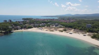 Bulgaristan 'ın Burgaz Bölgesi' ndeki Atliman Sahili ve Kiten yakınlarındaki Karadeniz Sahil manzarası 