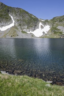 Bulgaristan 'ın Yedi Rila Gölünün etrafındaki Rila Dağı' nın muhteşem manzarası