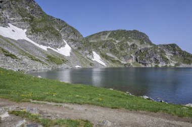 Bulgaristan 'ın Yedi Rila Gölünün etrafındaki Rila Dağı' nın muhteşem manzarası