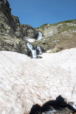 Bulgaristan 'ın Yedi Rila Gölünün etrafındaki Rila Dağı' nın muhteşem manzarası