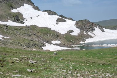 Bulgaristan 'ın Yedi Rila Gölünün etrafındaki Rila Dağı' nın muhteşem manzarası