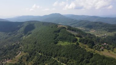 Bulgaristan 'ın Pernik Bölgesi, Kamenititsa zirvesi yakınlarındaki Erul Dağı' nın Hava Sahası